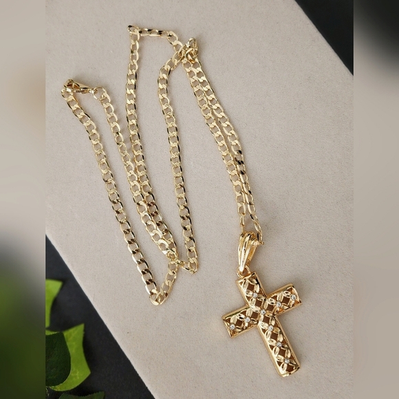 Beautiful Gold Cross Pendant with 22" Gold Cuban Link Chain Set - Picture 3 of 7
